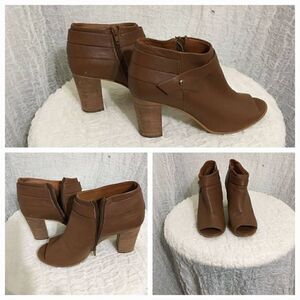 Steve Madden Brown Leather Open Toe Booties Size 9